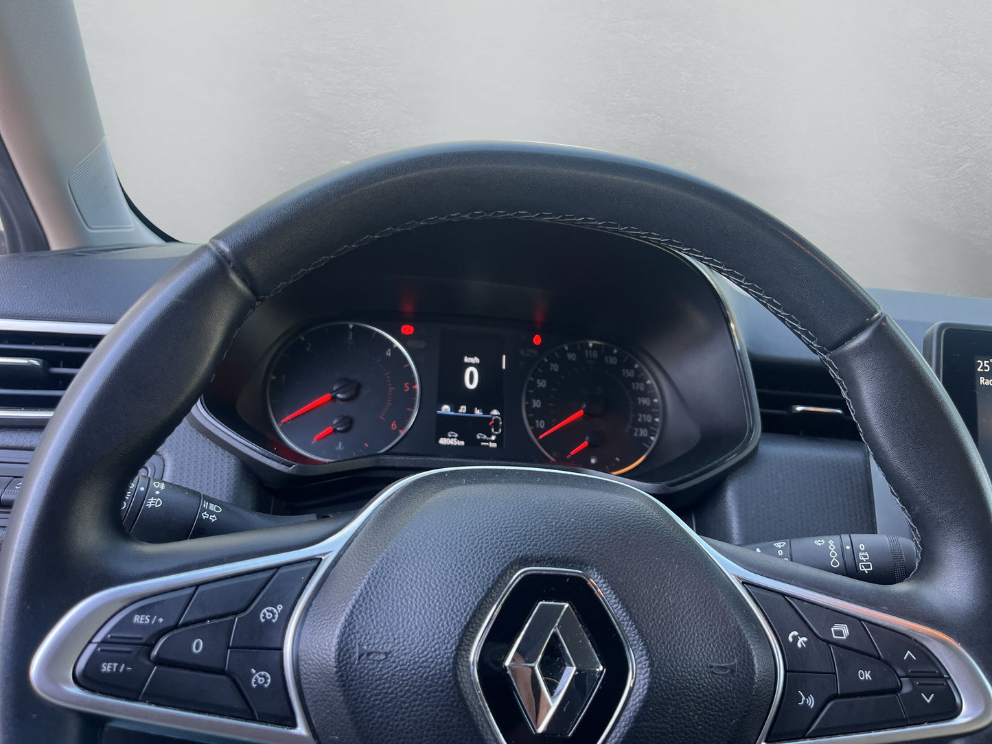 RENAULT CLIO  año 2023